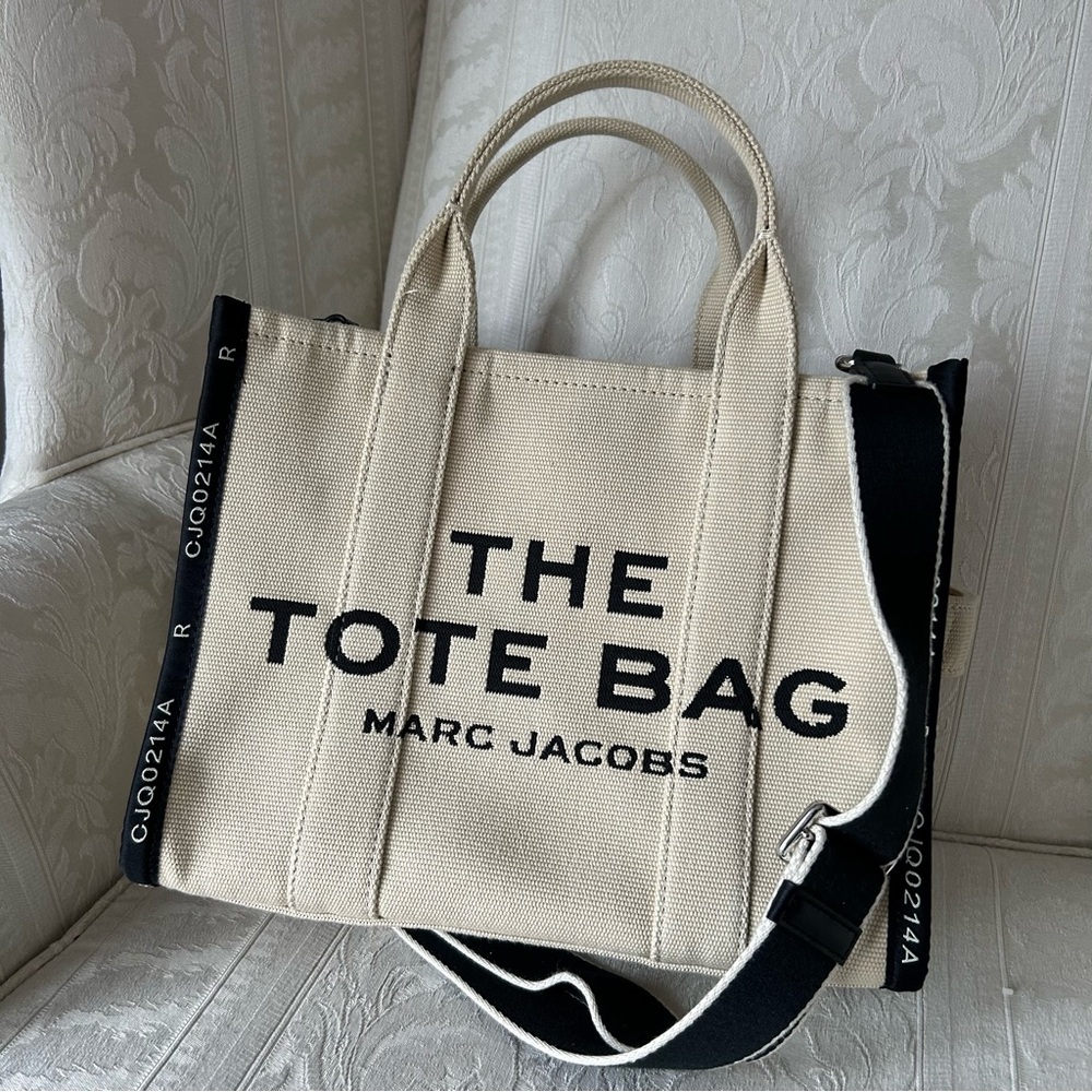 🆕 Marc Jacobs The Jacquard Medium traveller Tote Bag beige with contrast trim - Picture 7 of 16